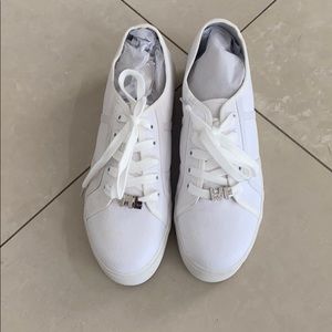 White Fox platform sneaker